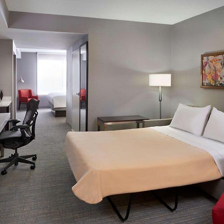 Hilton Garden Inn Toronto Airport West/Миссиссага Экстерьер фото