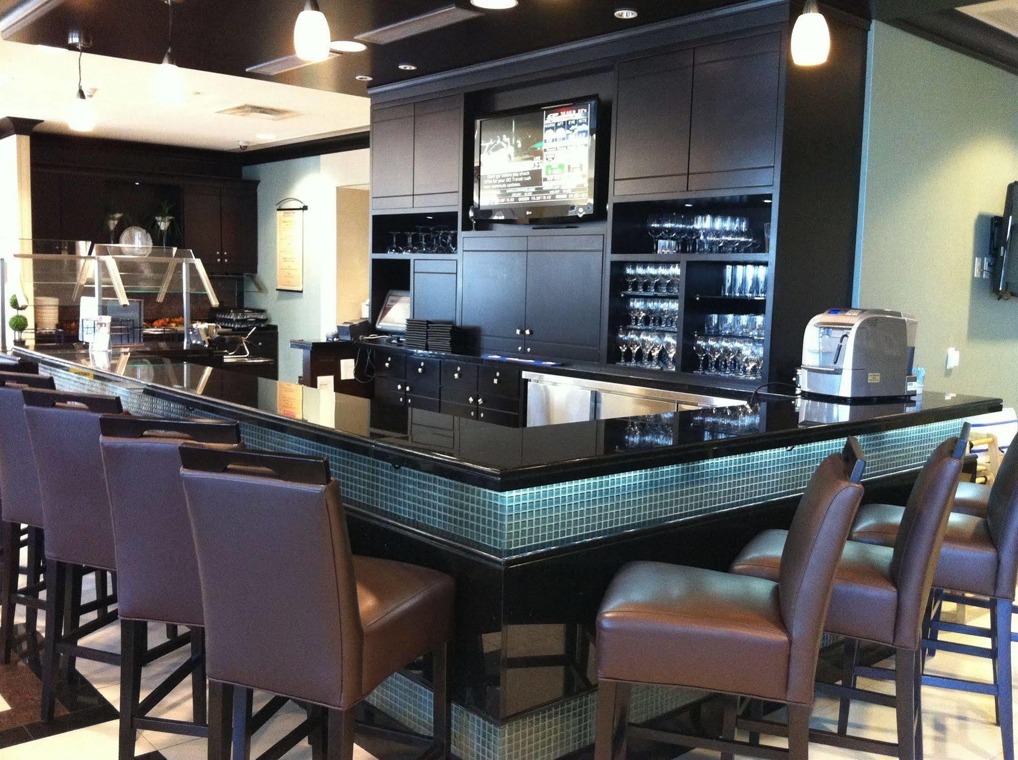 Hilton Garden Inn Toronto Airport West/Миссиссага Экстерьер фото