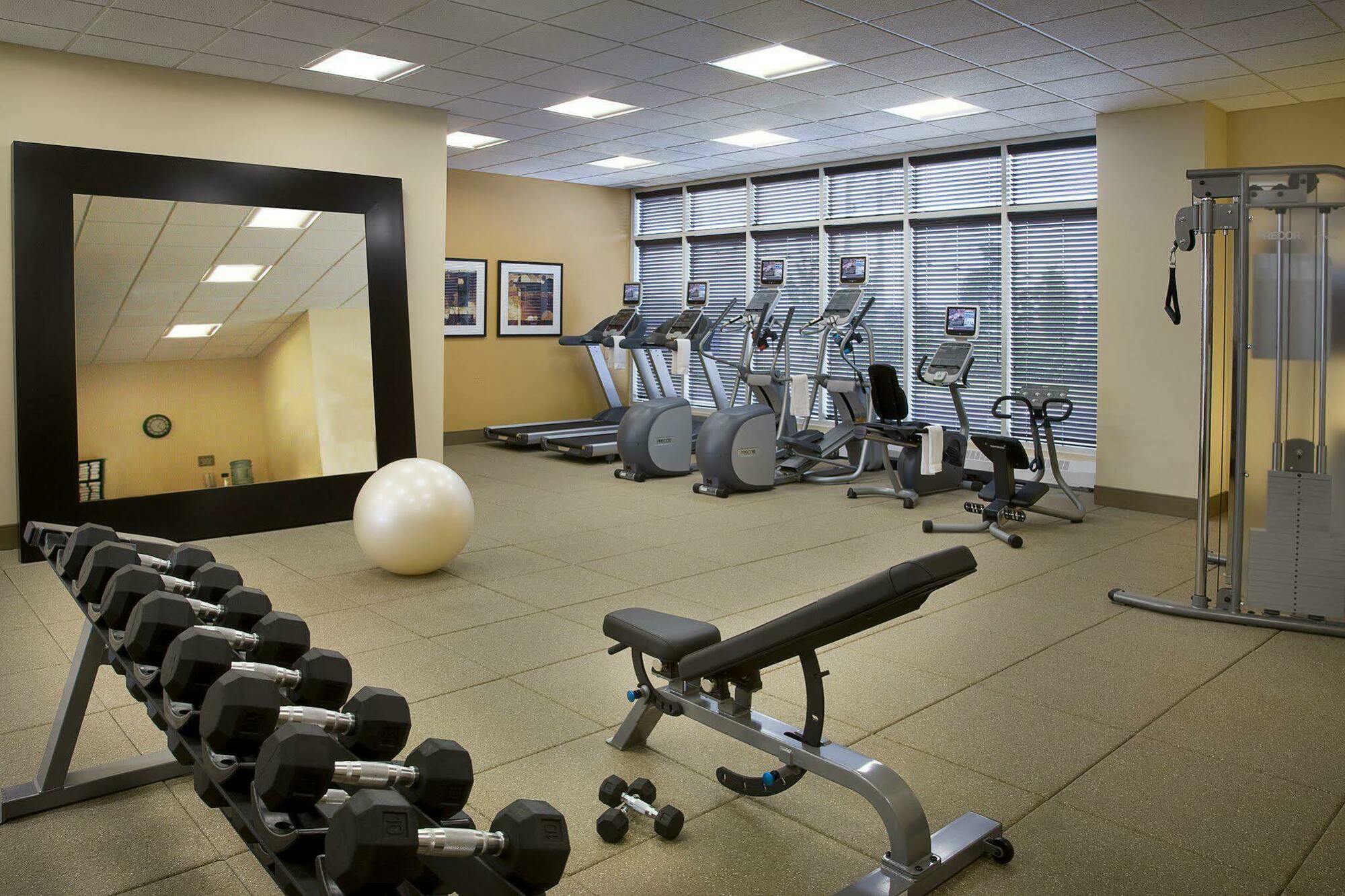 Hilton Garden Inn Toronto Airport West/Миссиссага Экстерьер фото